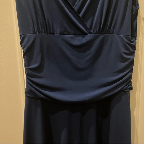 Elegant Navy Blue Sleeveless V-Neck Dress (Medium) - Picture 4 of 5